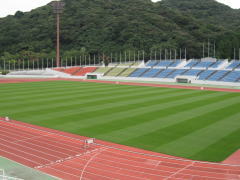 長崎県立総合運動公園陸上競技場冬芝工事