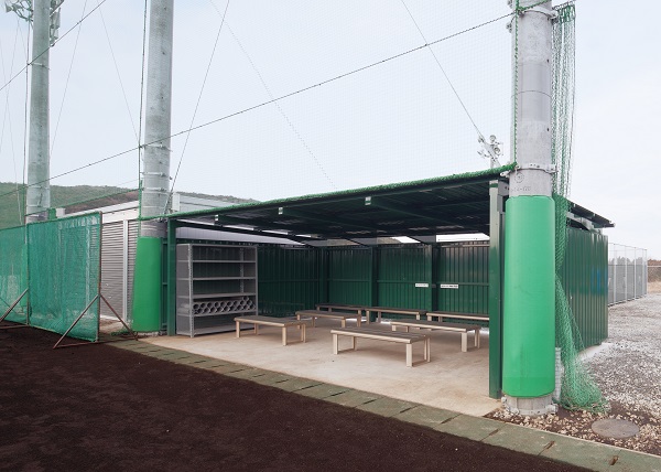 自由ヶ丘高等学校 野球場（ベンチ）