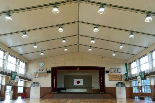 福吉小学校体育館天井改修工事 14年10月竣工 福吉小学校体育館天井改修工事 14年10月竣工