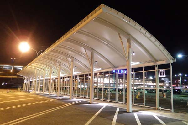 長崎空港道路駐車場ルーフ