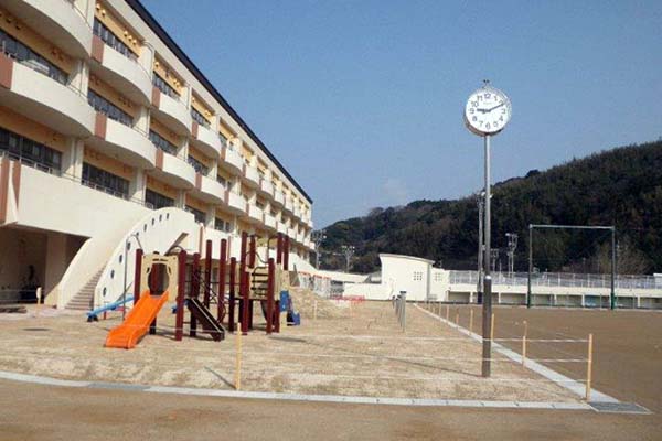 玄海みらい学園グラウンド整備　複合遊具