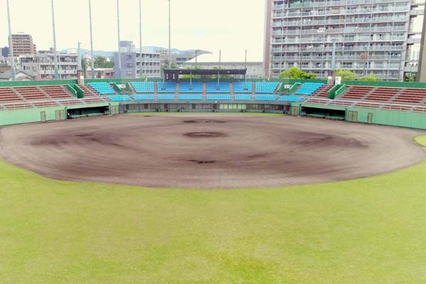 鴨池公園野球場スタンド改修本体工事 19年1月竣工 鴨池公園野球場スタンド改修本体工事 19年1月竣工