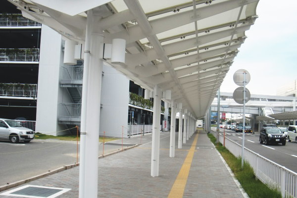 膜構造建築物　福岡空港道路駐車場